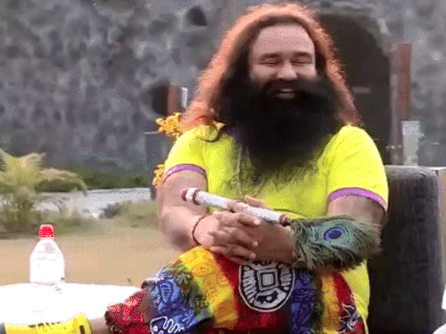 Rohtak Gurmeet Ram Rahim Sirsa Sunarian Jail Murder Haryana | गुरमीत राम रहीम जेल से फिर बाहर आया: 21 दिन की फरलो मिली; रोहतक की सुनारिया जेल से सिरसा डेरे को रवाना – Rohtak News