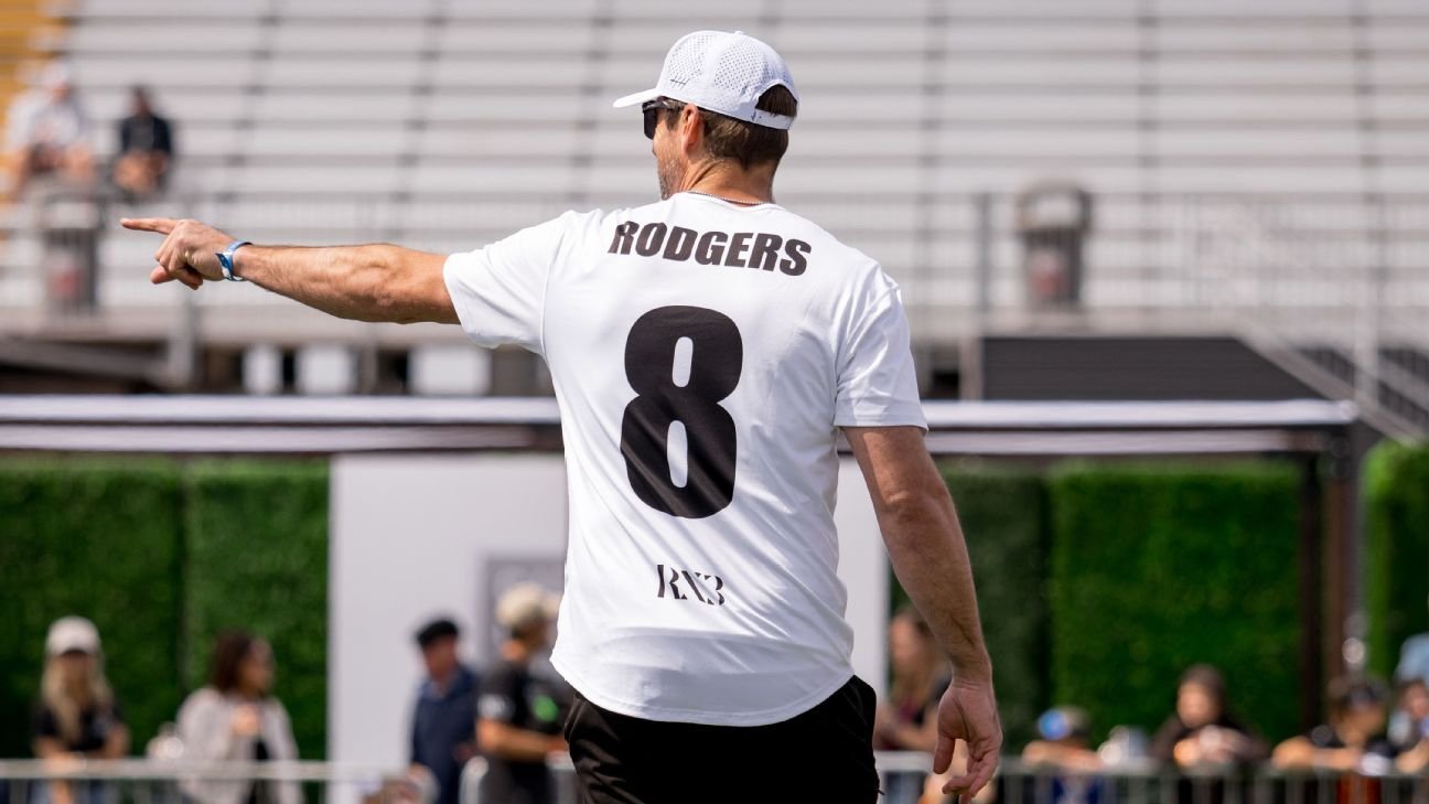 Steelers or Vikings? Latest on free agent QB Aaron Rodgers