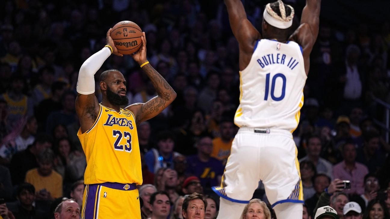 Results, highlights from Warriors vs. Lakers showdown