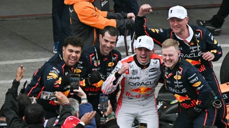 Japanese GP: Max Verstappen beats McLarens for fourth-straight win