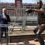 Twins unveil Joe Mauer statue outside Target Field