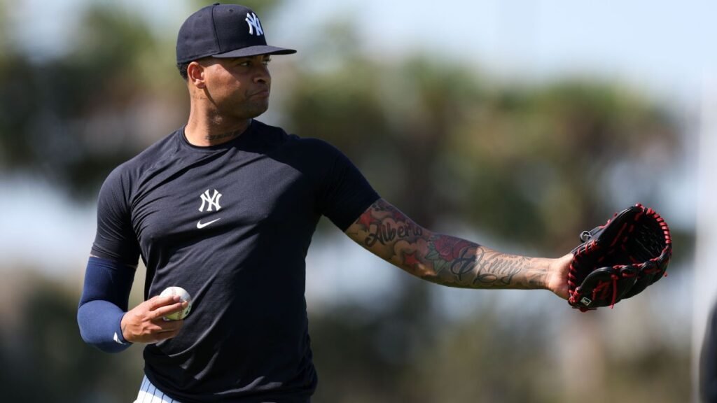 Yanks P Luis Gil’s throwing program delayed as injury slow to heal