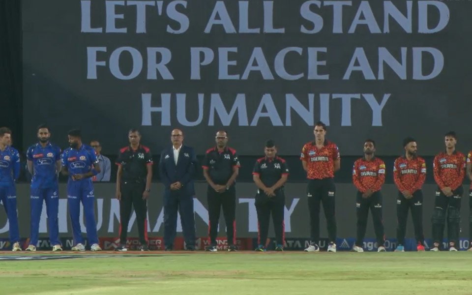 Emotional tribute by MI and SRH for Pahalgam attack victims Emotional tribute by MI and SRH for Pahalgam attack victims