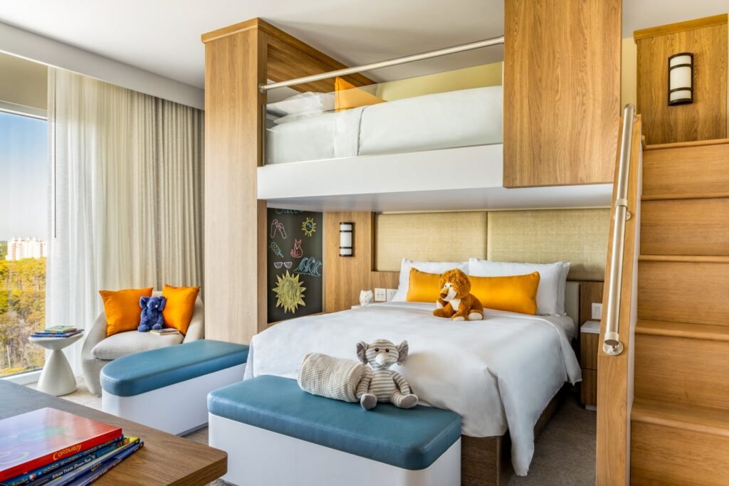 Tips for booking hotel rooms for large families