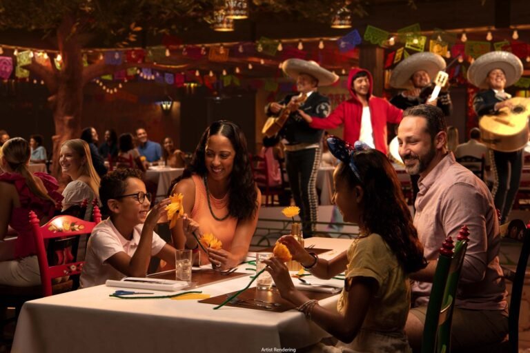 I always go to the dining room as soon as I board a ship — here’s why you should, too