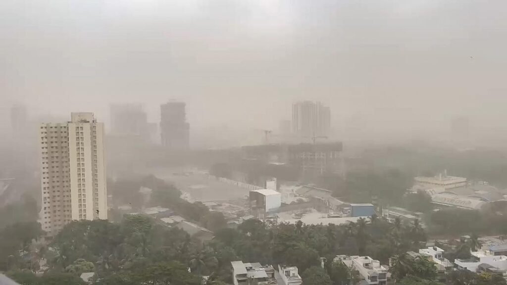Dust storm in Thane damages building; residents evacuated