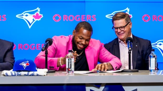 Guerrero Jr. celebrates becoming ‘a Blue Jay forever’ after inking historic extension Guerrero Jr. celebrates becoming ‘a Blue Jay forever’ after inking historic extension