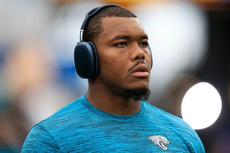 Jaguars exercise 5th-year option on DE Travon Walker