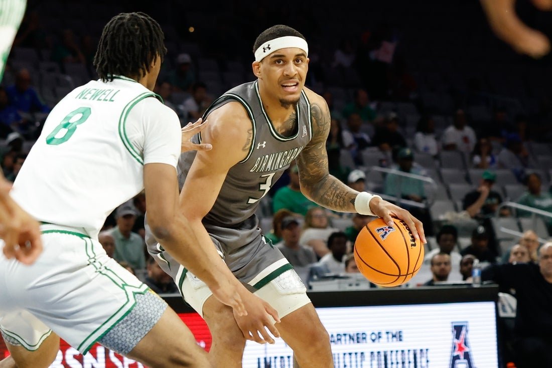 UAB standout Yaxel Lendeborg transfers to Michigan, will test draft waters