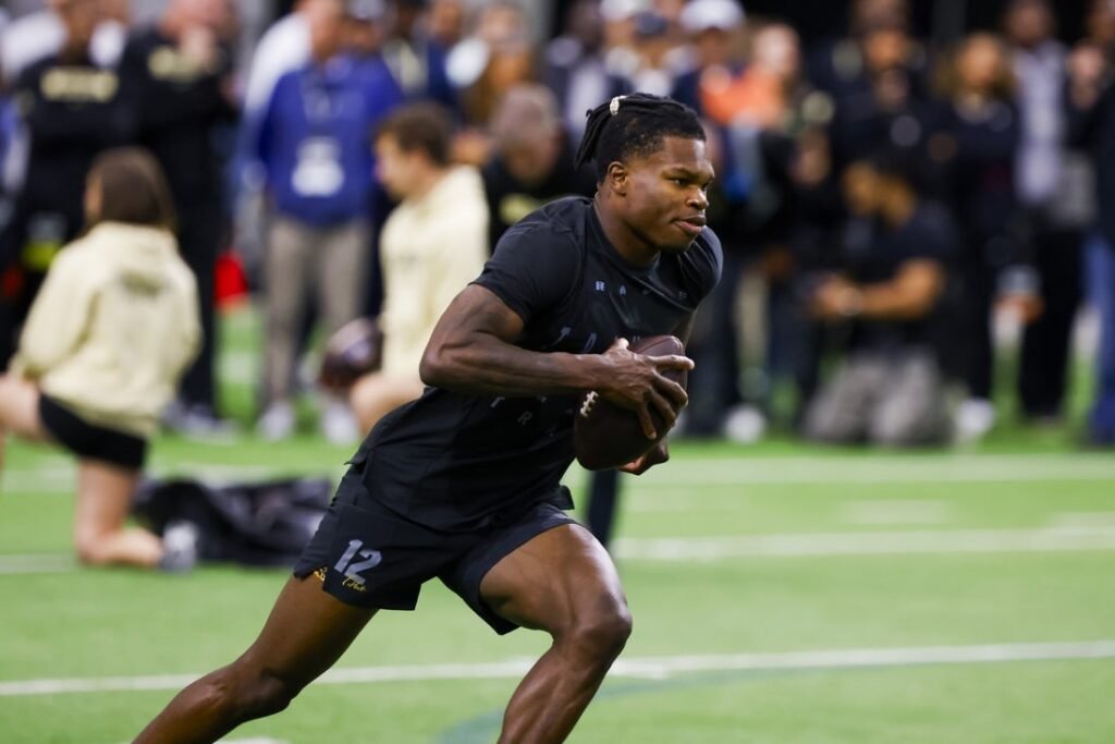 Giants GM says Travis Hunter can play both ways if he falls to No. 3
