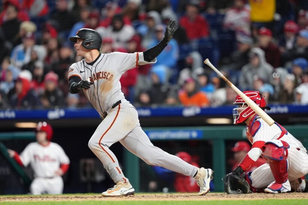 Thriving on the road, Giants look for series win vs. Phillies
