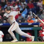 Thriving on the road, Giants look for series win vs. Phillies