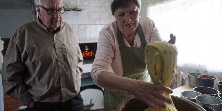 Warren Buffett’s son is on track to donate  billion in aid to Ukraine this year