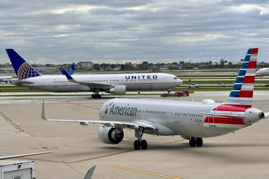 United, American up the ante in battle for Chicago supremacy