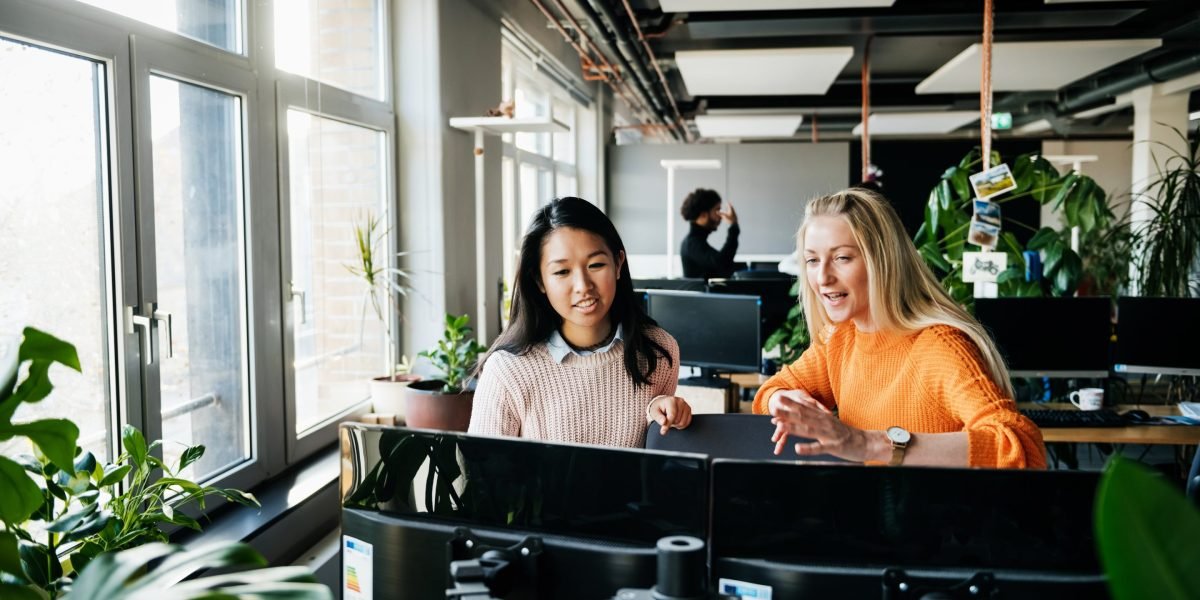 Say goodbye to your own desk at the office. More companies want shared workspaces Say goodbye to your own desk at the office. More companies want shared workspaces