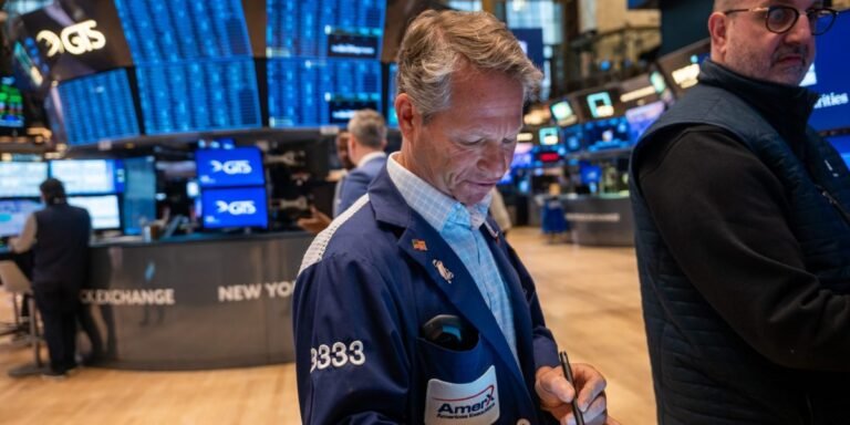 U.S. stocks rebound late in the day to finish positive after earlier drawdowns