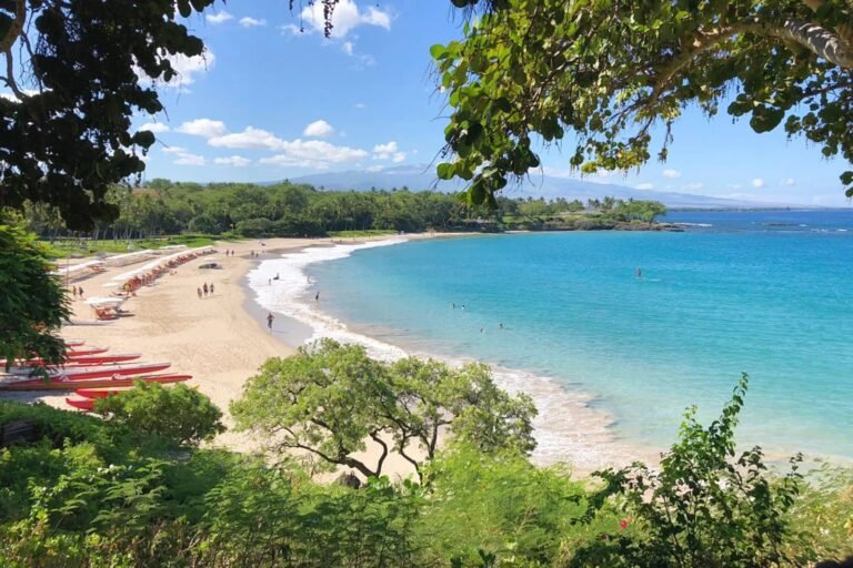 Hawaii travel 2025: How to book the flights using points and miles