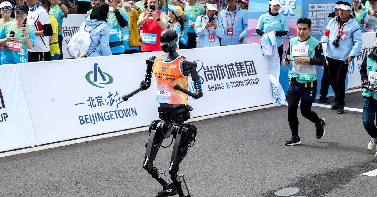 Stumbling and Overheating, Most Humanoid Robots Fail to Finish Half Marathon in Beijing Stumbling and Overheating, Most Humanoid Robots Fail to Finish Half Marathon in Beijing