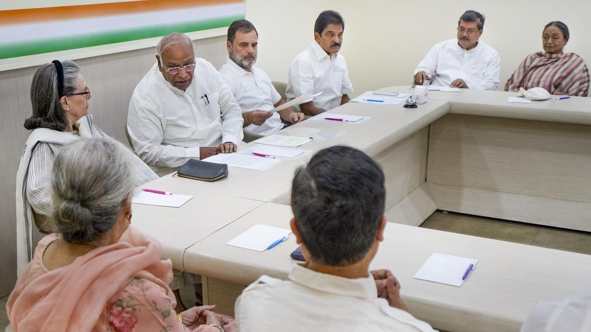 Pahalgam attack: Congress holds emergency CWC meeting Pahalgam attack: Congress holds emergency CWC meeting