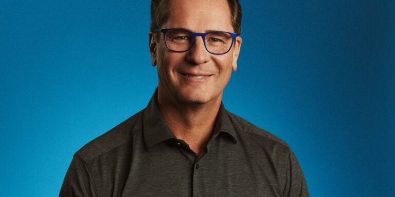 Vimeo CEO says he wasn’t allowed to use adverbs when he was working at Amazon—here’s why he thinks it helps companies to not ‘lose their way’