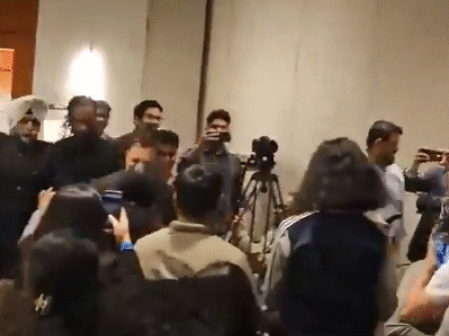 Rahul said in America- Election Commission has compromised | अमेरिका में राहुल बोले- चुनाव आयोग समझौता कर चुका: महाराष्ट्र चुनाव पर सवाल उठाए, कहा- वहां जितने बालिग नहीं, उससे ज्यादा वोट पड़े Rahul said in America- Election Commission has compromised | अमेरिका में राहुल बोले- चुनाव आयोग समझौता कर चुका: महाराष्ट्र चुनाव पर सवाल उठाए, कहा- वहां जितने बालिग नहीं, उससे ज्यादा वोट पड़े