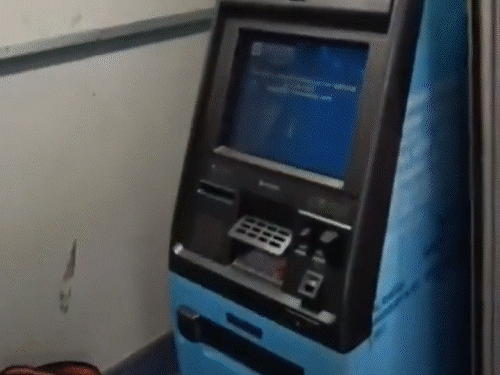 ATM Train | Mumbai Manmad Panchwati Express Train ATM Machine | पंचवटी एक्सप्रेस बनी देश की पहली ATM वाली ट्रेन: मुंबई-मनमाड रूट पर सफर के दौरान यात्री अब निकाल सकेंगे कैश; ट्रायल सफल