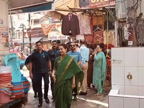 Came on a 5-day tour, offered prayers at Baba Bhootnath temple, MP will hold public meetings at two places today | मंडी पहुंची भाजपा सांसद कंगना रनोट: कहा- जितना पाकिस्तान का क्षेत्रफल उससे ज्यादा जमीन वक्फ के पास, कुछ बोलो तो देते थे धमकियां – Mandi (Himachal Pradesh) News