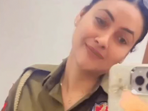 Punjab Police Constable; Insta Queen Amandeep Kaur | Bathinda | पंजाब पुलिस की ‘इंस्टा-क्वीन’ नौकरी से बर्खास्त: थार में हेरोइन समेत पकड़ी गई, हरियाणा में बेचती थी नशा; ‘मेरी जान’ के नाम से फेमस थी – Bathinda News