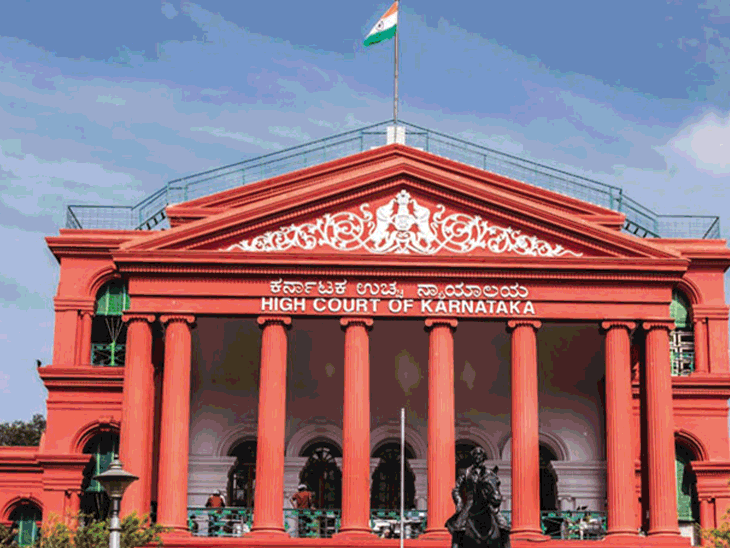 Karnataka High Court; Emblems Misuse | National Flag Ashok Chakra | कर्नाटक हाईकोर्ट बोला- राष्ट्रीय प्रतीकों का गलत इस्तेमाल न करें: पूर्व सांसद और विधायक इन्हें लेटरहेड और गाड़ियों पर न लगाएं, ये गौरव के प्रतीक Karnataka High Court; Emblems Misuse | National Flag Ashok Chakra | कर्नाटक हाईकोर्ट बोला- राष्ट्रीय प्रतीकों का गलत इस्तेमाल न करें: पूर्व सांसद और विधायक इन्हें लेटरहेड और गाड़ियों पर न लगाएं, ये गौरव के प्रतीक