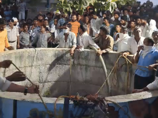 Major accident in Khandwa, 7 people drowned in a well | कुएं में जहरीली गैस से 8 की मौत: खंडवा में गणगौर के लिए सफाई करने उतरा शख्स डूबा, उसे बचाने के चक्कर में हादसा – Khandwa News