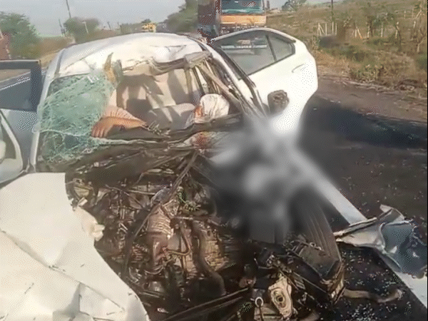 Swift collided with an unknown vehicle, 4 youths died | धार में कार के परखच्चे उड़े, 4 की मौत: भारी वाहन के पीछे जा घुसी; एक युवक गाड़ी के फ्रंट ग्लास में फंस गया – Dhar News Swift collided with an unknown vehicle, 4 youths died | धार में कार के परखच्चे उड़े, 4 की मौत: भारी वाहन के पीछे जा घुसी; एक युवक गाड़ी के फ्रंट ग्लास में फंस गया – Dhar News