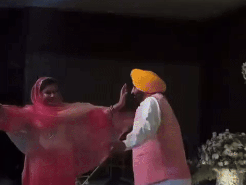 Arvind Kejriwal Daughter Engagement; Punjab CM Bhagwant Mann Dance | केजरीवाल ने बेटी की सगाई में डांस किया: पुष्पा-2 मूवी के सॉन्ग ‘अंगारों’ पर पत्नी संग सेम स्टेप किए; पंजाब CM मान ने भांगड़ा किया – Amritsar News