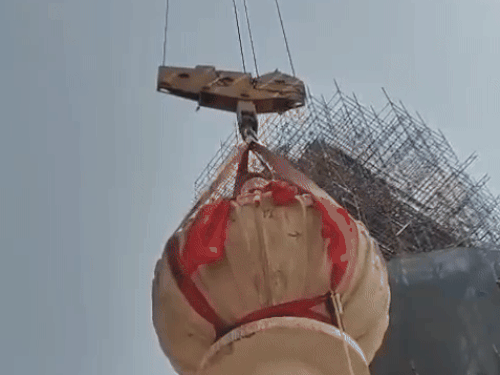 Ayodhya Ram Mandir Construction Update | Shikhar Kalash | राम मंदिर के मुख्य शिखर पर कलश स्थापित: वैदिक मंत्रोच्चार के बीच हवन-पूजन हुआ; सुरक्षा के लिए बनेगी 4Km लंबी दीवार – Ayodhya News Ayodhya Ram Mandir Construction Update | Shikhar Kalash | राम मंदिर के मुख्य शिखर पर कलश स्थापित: वैदिक मंत्रोच्चार के बीच हवन-पूजन हुआ; सुरक्षा के लिए बनेगी 4Km लंबी दीवार – Ayodhya News