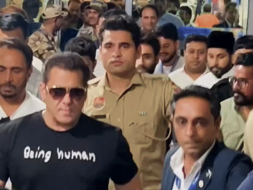 Salman Khan Death Threat Update; Lawrence Bishnoi | Mumbai Police | सलमान को घर में घुसकर मारेंगे, कार बम से उड़ाएंगे: गैलेक्सी अपार्टमेंट में हुई फायरिंग के सालभर बाद फिर मिली धमकी, शिकायत दर्ज Salman Khan Death Threat Update; Lawrence Bishnoi | Mumbai Police | सलमान को घर में घुसकर मारेंगे, कार बम से उड़ाएंगे: गैलेक्सी अपार्टमेंट में हुई फायरिंग के सालभर बाद फिर मिली धमकी, शिकायत दर्ज