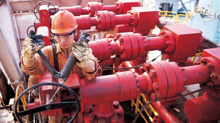 China stockpiles oil as Trump tariff shock hits crude prices