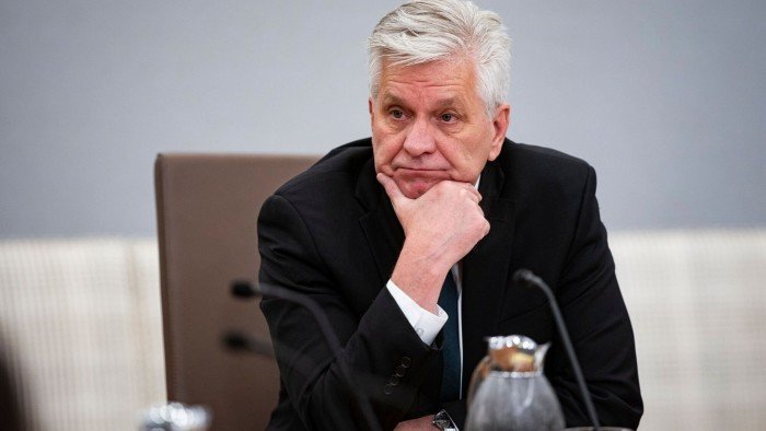Top Federal Reserve official says US could require rate cuts if big tariffs return