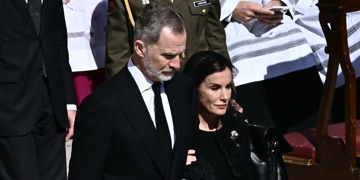 King Felipe and Queen Letizia look solemn as they attend Pope Francis’s funeral King Felipe and Queen Letizia look solemn as they attend Pope Francis’s funeral