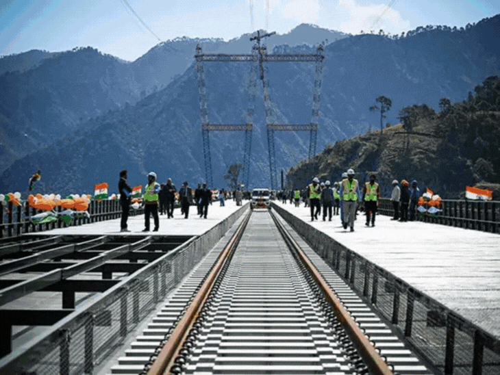 84 thousand crores invested in Jammu and Kashmir in 5 years | जम्मू-कश्मीर में 5 साल में 84 हजार करोड़ का निवेश: पर्यटन से 18 हजार करोड़ कमाएं; 35 साल में आतंकवाद से 40 हजार मौतें 84 thousand crores invested in Jammu and Kashmir in 5 years | जम्मू-कश्मीर में 5 साल में 84 हजार करोड़ का निवेश: पर्यटन से 18 हजार करोड़ कमाएं; 35 साल में आतंकवाद से 40 हजार मौतें
