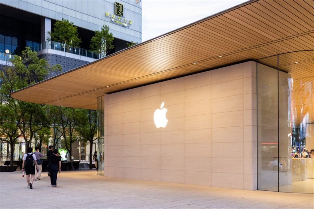 2 Reasons to Buy AAPL Stock in 2025 and 1 Key Risk to Watch