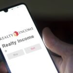 Is Realty Income a Good Dividend Play to Buy in 2025?