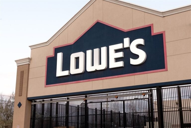 Is Lowe’s Stock a Buy After ADG Deal and 2025 Pullback?