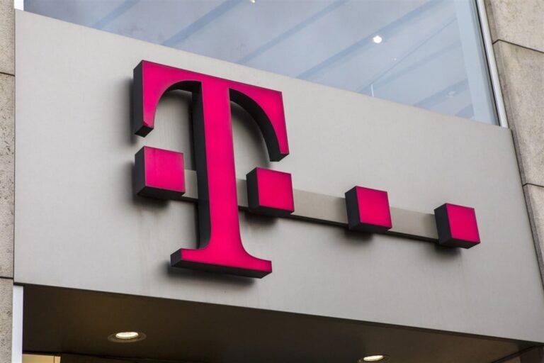 Why the Un-Carrier Is a Strong Buy After the Dip