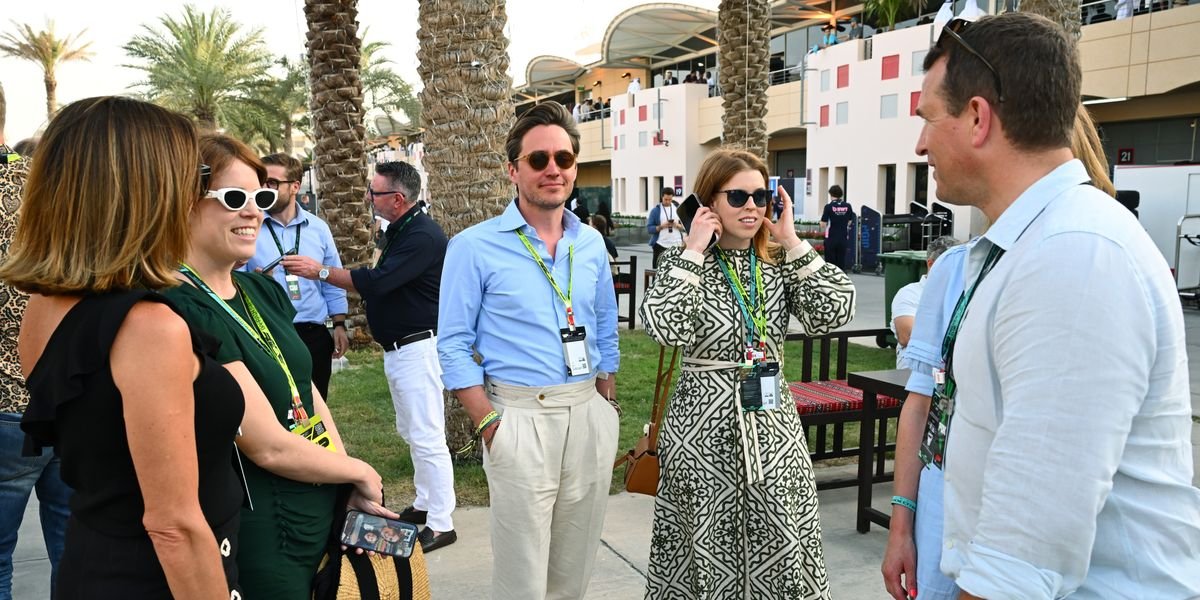 Fans spot Princess Eugenie’s lockscreen during outing with Princess Beatrice Fans spot Princess Eugenie’s lockscreen during outing with Princess Beatrice