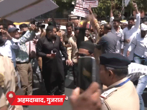 Waqf Bill Protest Update; Kolkata Ahmedabad Muslims | Sitapur Lucknow | वक्फ संशोधन बिल के खिलाफ 8 राज्यों में प्रदर्शन: कोलकाता-अहमदाबाद में पोस्टर जलाए; यूपी में बिल का समर्थन करने पर नमाजी को पीटा