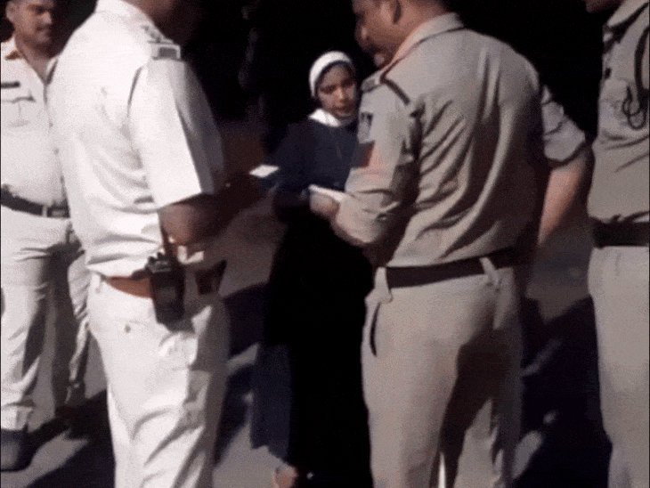Minor student from Assam dies in church hostel | सतना के चर्च हॉस्टल में नाबालिग छात्रा की लाश मिली: गले पर फंदे के निशान, हिंदू संगठनों के गंभीर आरोप; असम की रहने वाली थी – Satna News