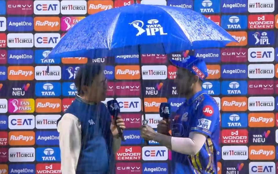 Suryakumar Yadav arrives with umbrella at post-match ceremony, dedicates POTM award to wife Suryakumar Yadav arrives with umbrella at post-match ceremony, dedicates POTM award to wife