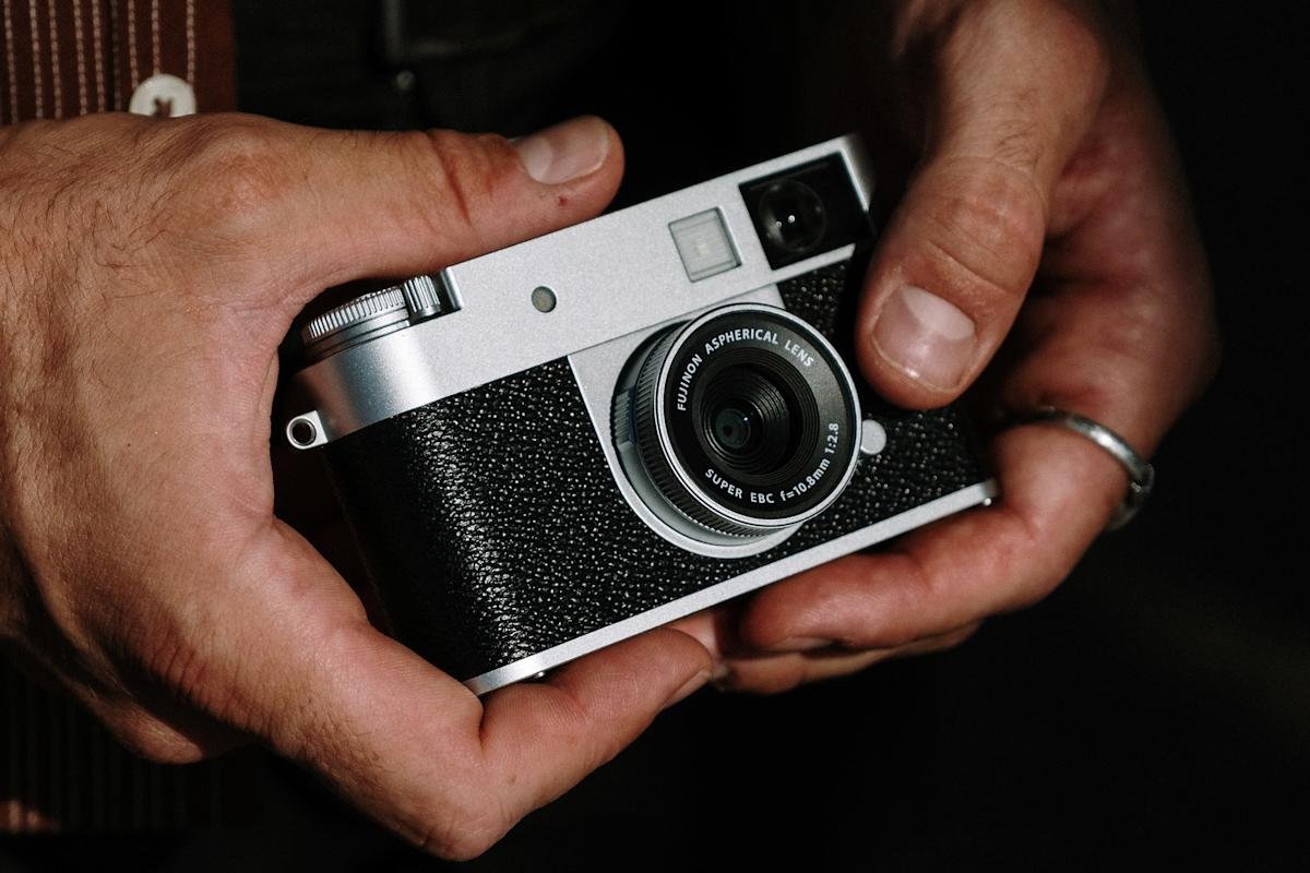 Fujifilm’s X Half is an 0 digital camera with an analog film aesthetic Fujifilm’s X Half is an 0 digital camera with an analog film aesthetic