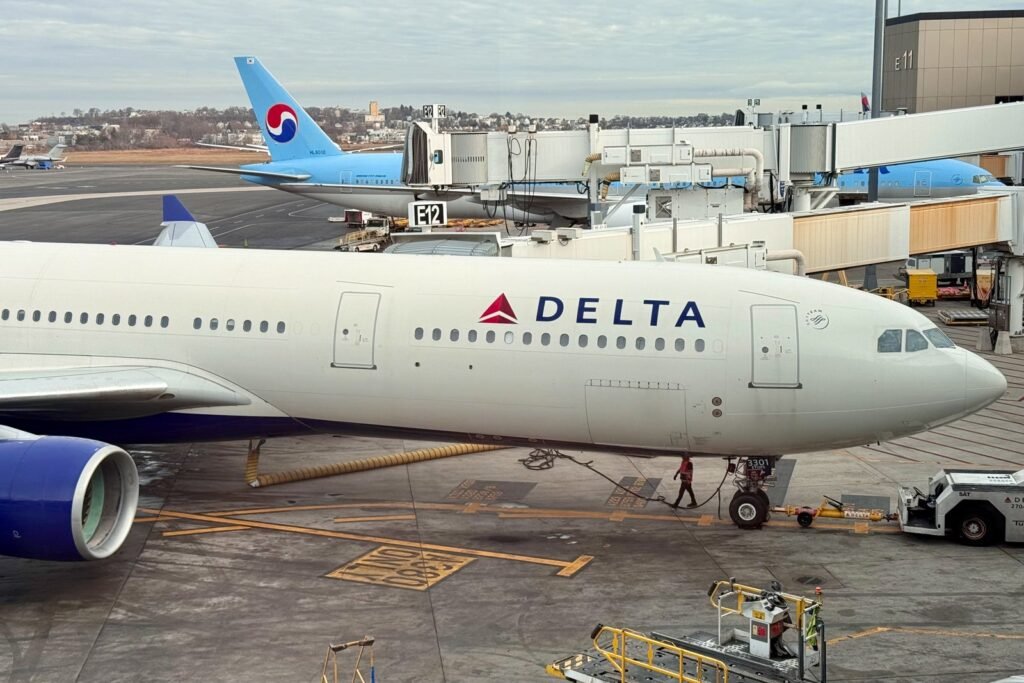 Delta updates mobile app with Live Activity support and more