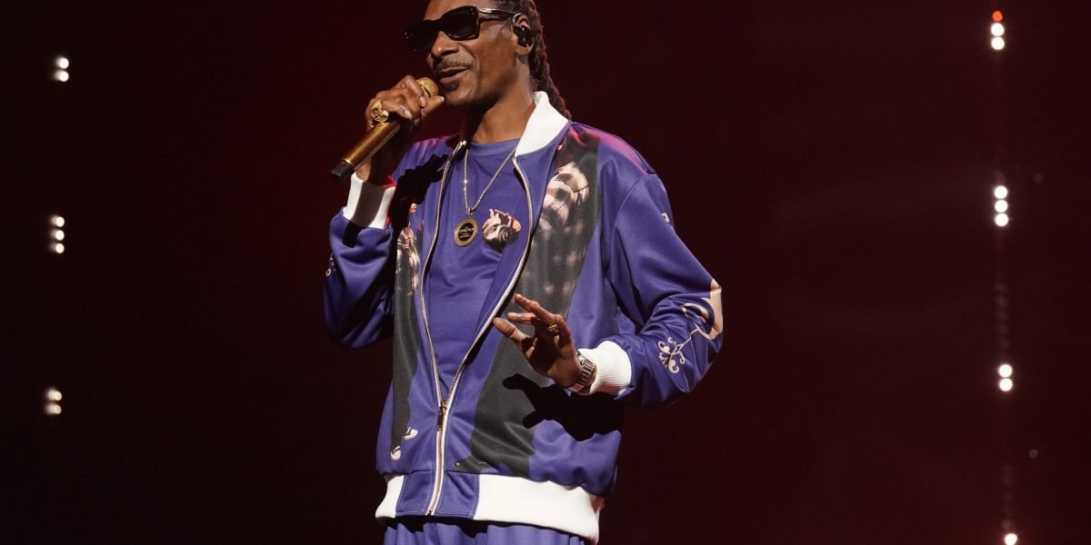 Snoop Dogg says ‘adversity is like the gym for your soul’ and offers 3 pieces of advice for USC business school grads Snoop Dogg says ‘adversity is like the gym for your soul’ and offers 3 pieces of advice for USC business school grads