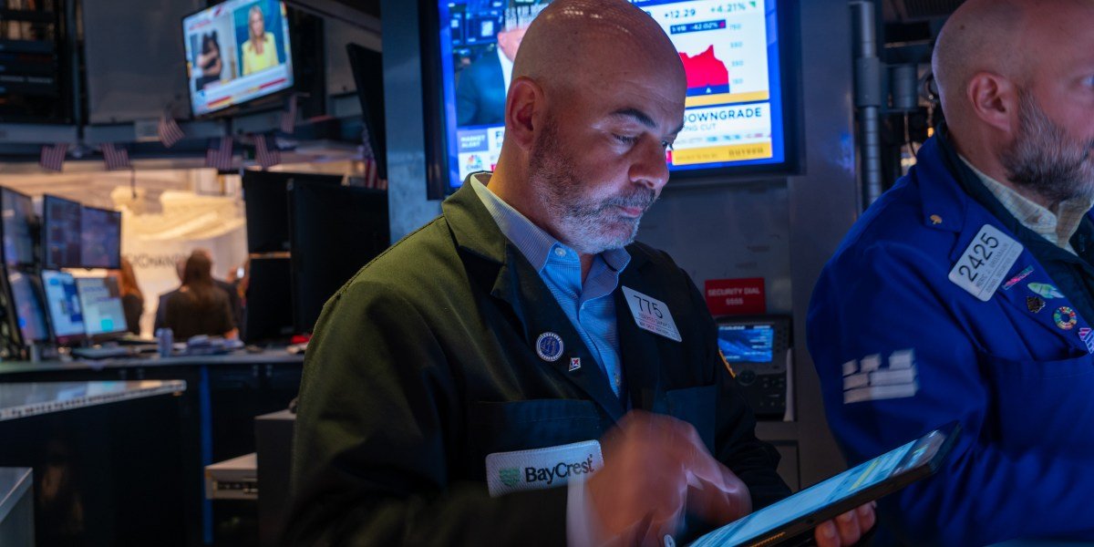 Stocks swing to a flat close as bond yields spike on U.S. debt worries Stocks swing to a flat close as bond yields spike on U.S. debt worries